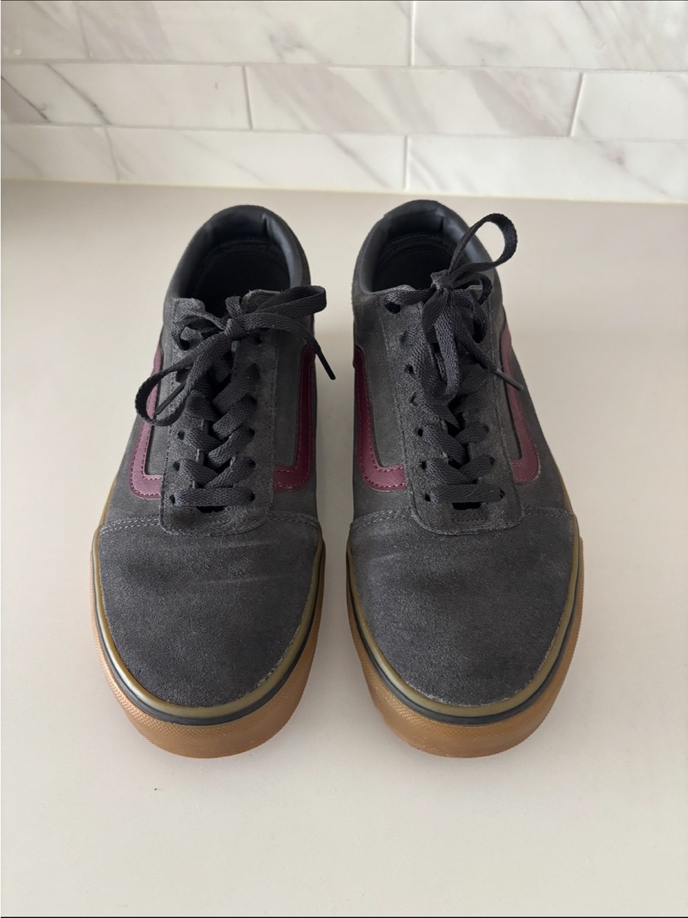 Vans - Men’s - Gray Suede Low-Top Sneakers with Burgundy Stripe Size 8.5 -